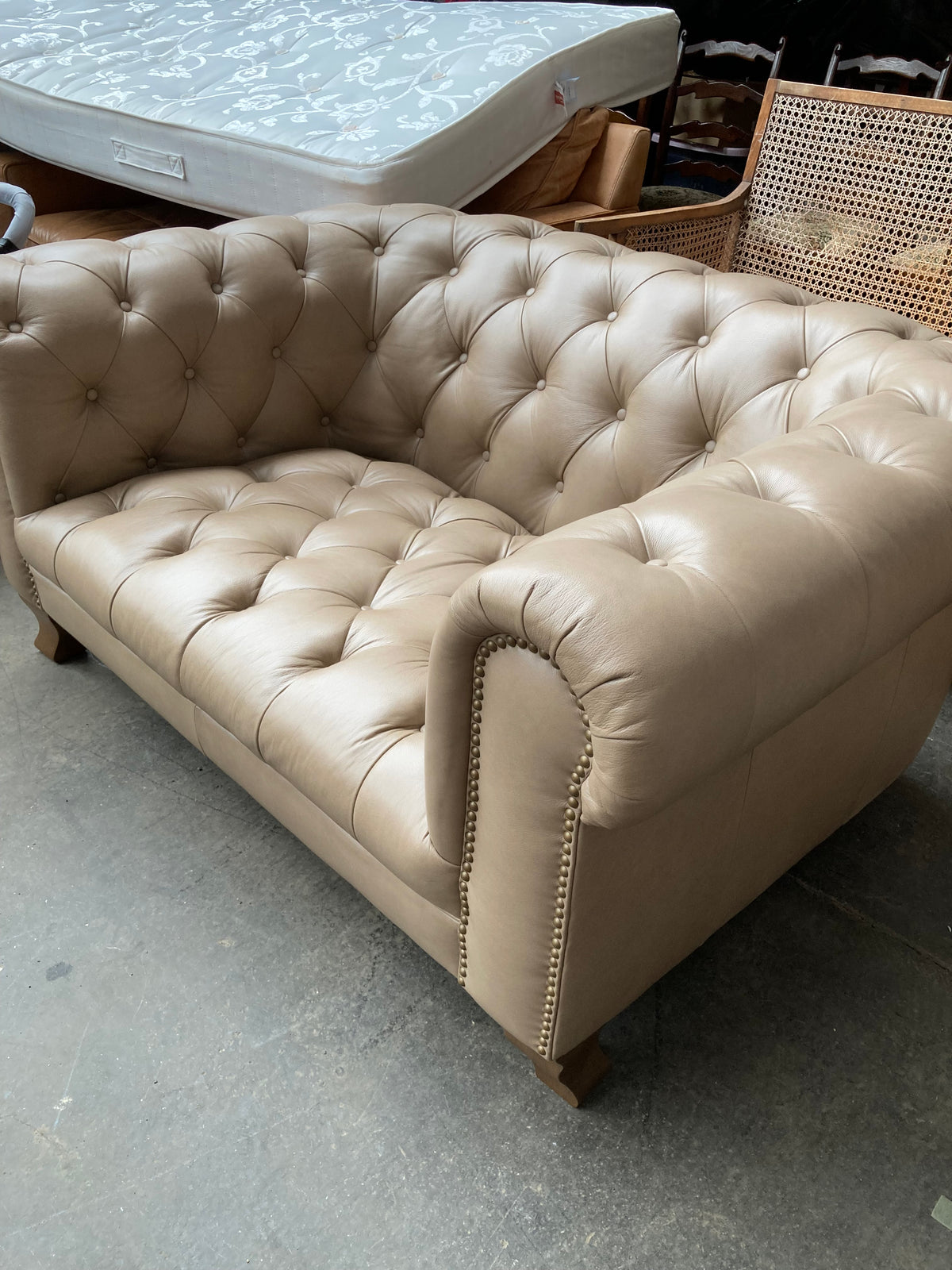 Alexander & James Leather 1.5‑Seater Chesterfield Snuggler – Excellent Condition