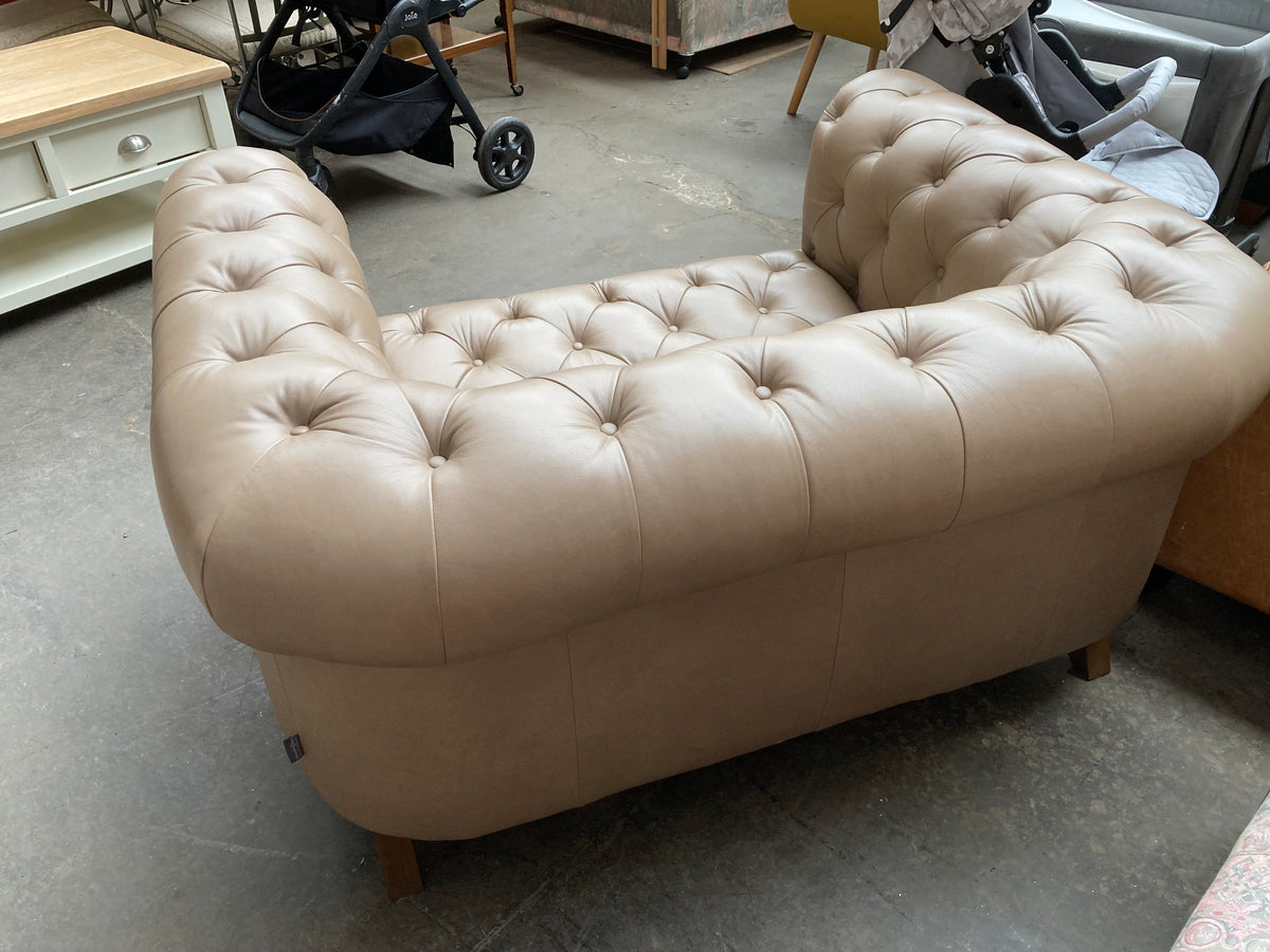 Alexander & James Leather 1.5‑Seater Chesterfield Snuggler – Excellent Condition
