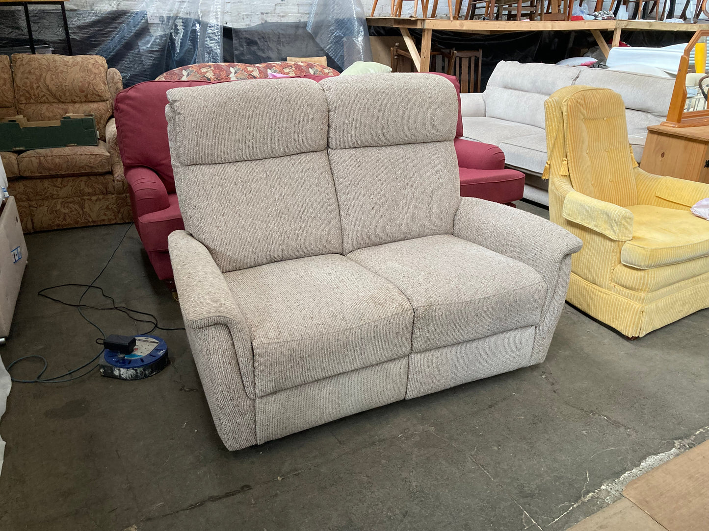 2 seater fabric electric recliner sofa with usb and usb-c charging ports