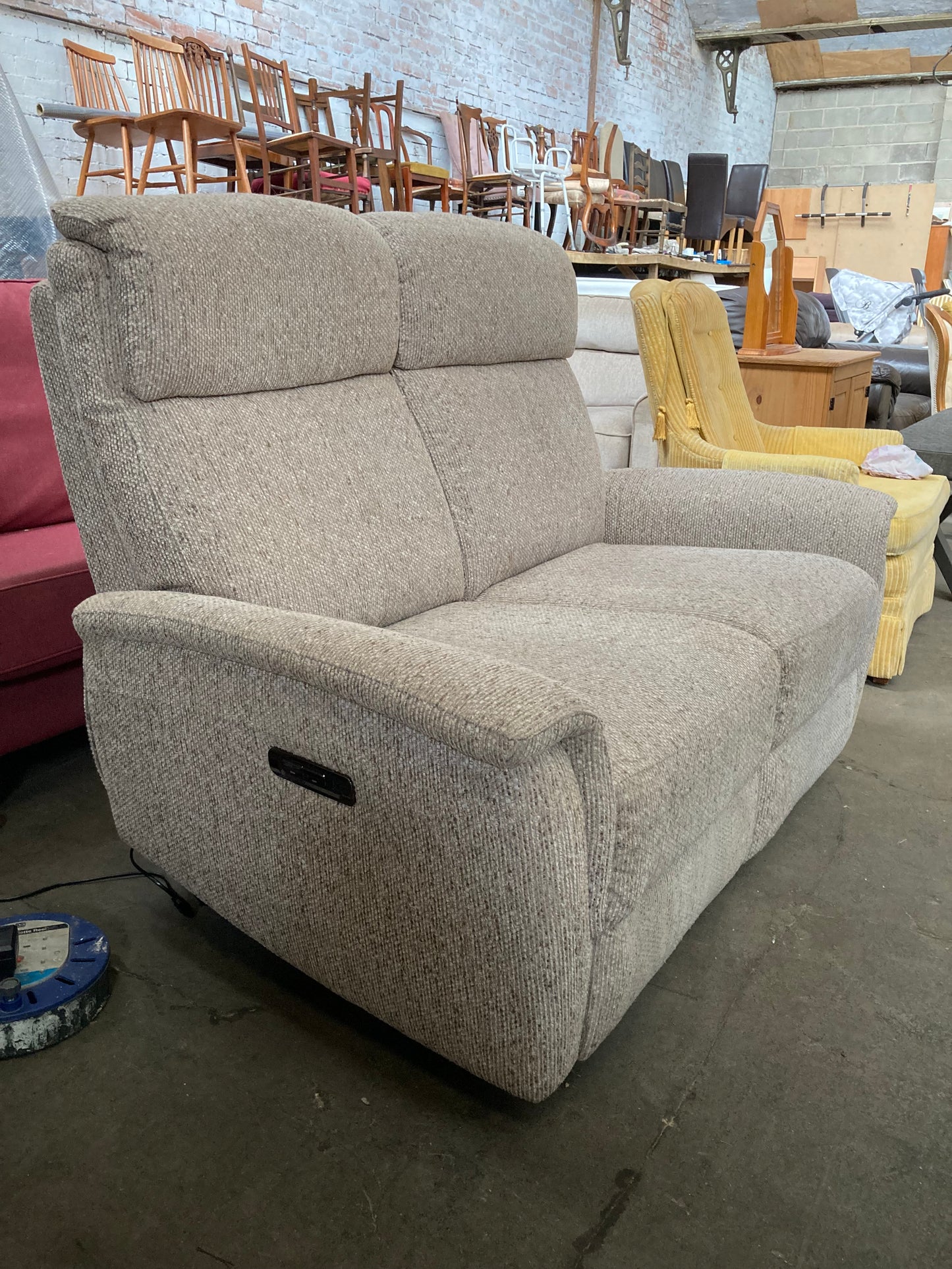2 seater fabric electric recliner sofa with usb and usb-c charging ports