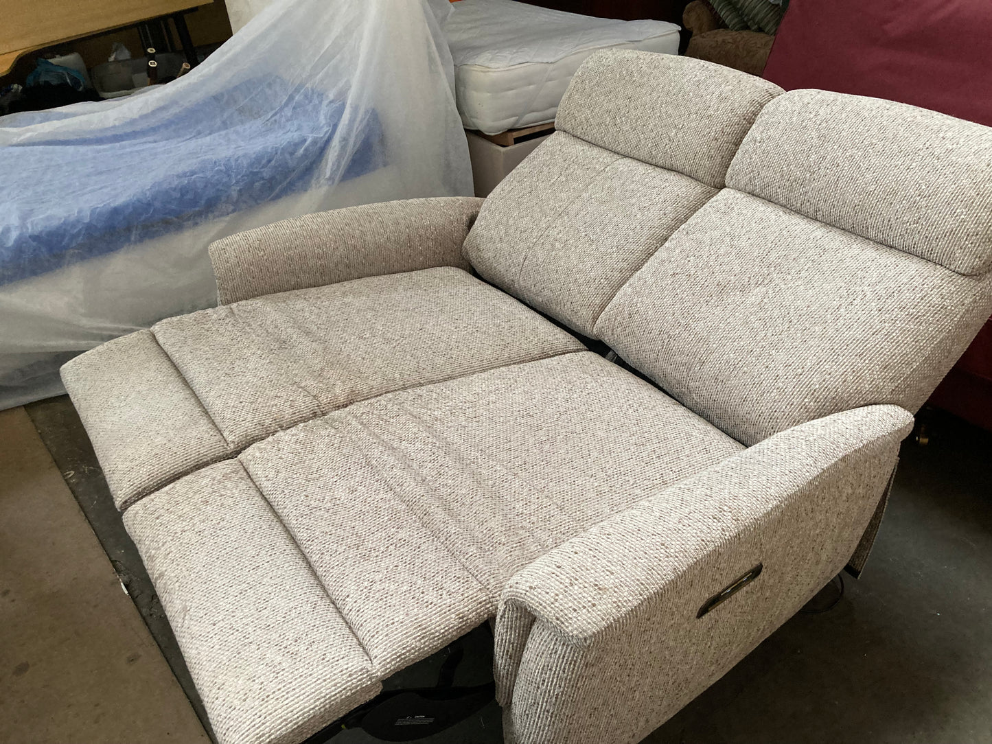 2 seater fabric electric recliner sofa with usb and usb-c charging ports