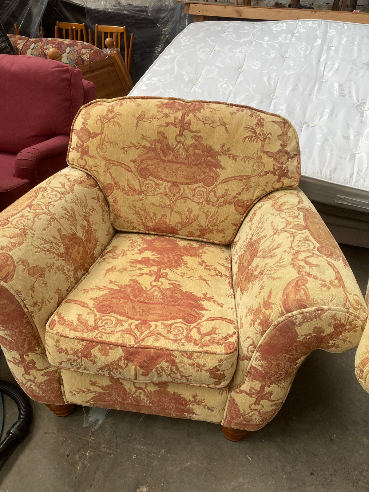 A beautiful, high-quality **Peter Guild – Makers of Fine Upholstery** 3-piece suite,