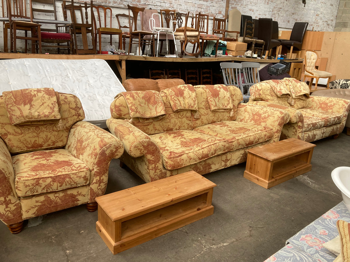 A beautiful, high-quality **Peter Guild – Makers of Fine Upholstery** 3-piece suite,